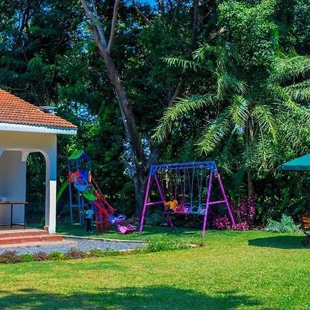 Hotel The Lit Gardens Kisumu Exterior foto